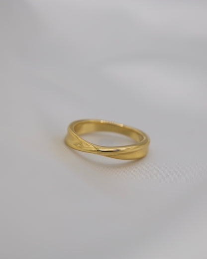 Lara Ring